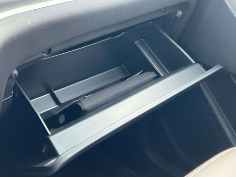 Used 2022 Ford Explorer XLT w/ Equipment Group 202A image 10