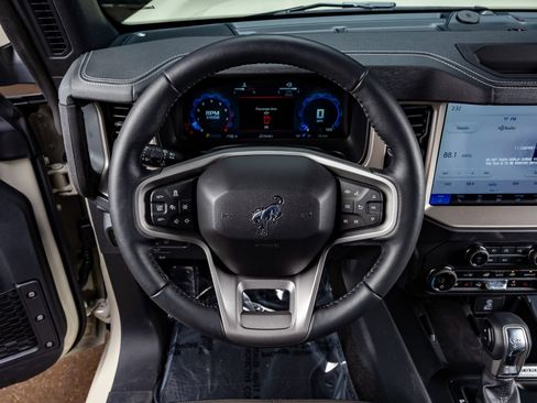 Used 2025 Ford Bronco Outer Banks image 18