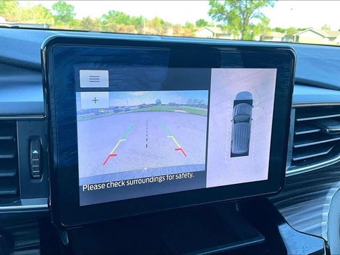 Used 2023 Ford Explorer Limited w/ Equipment Group 301A AWD/4WD image 19