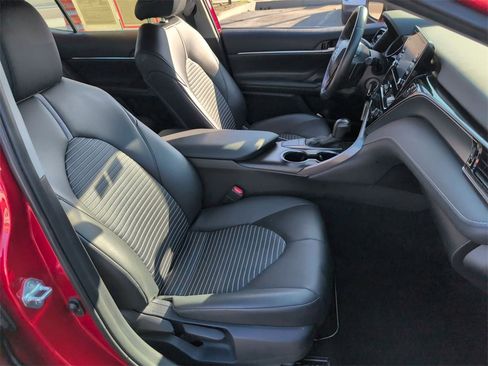 Used 2024 Toyota Camry SE image 32