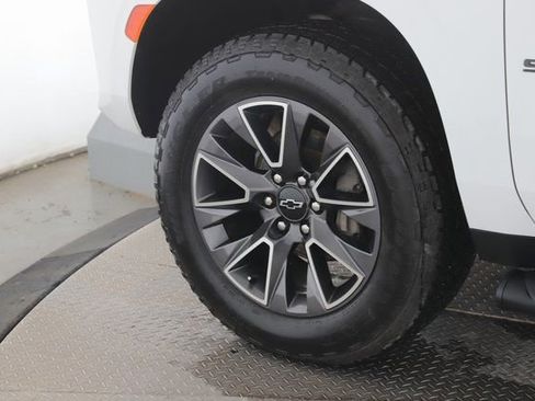 Used 2023 Chevrolet Suburban Z71 image 13