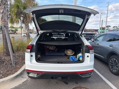 Certified 2023 Volkswagen Atlas Cross Sport SE w/ Black Wheel Package image 18