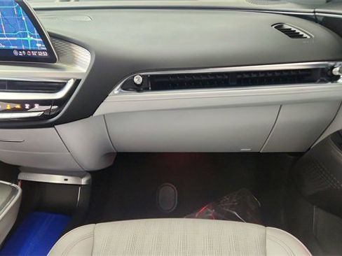 Used 2025 Cadillac Lyriq Sport image 37