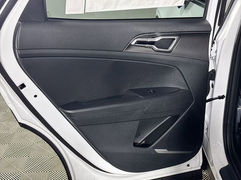 New 2026 Kia Sportage LX image 18