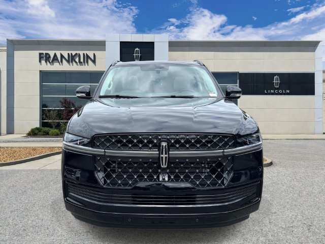 New 2026 Lincoln Navigator L Reserve w/ Jet Appearance Package AWD/4WD image 2