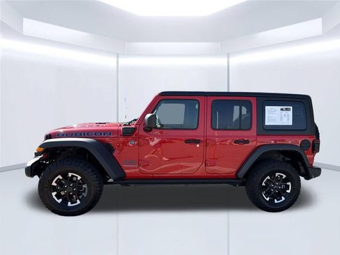 Used 2025 Jeep Wrangler Unlimited Rubicon 4xe w/ Convenience Group AWD/4WD image 3