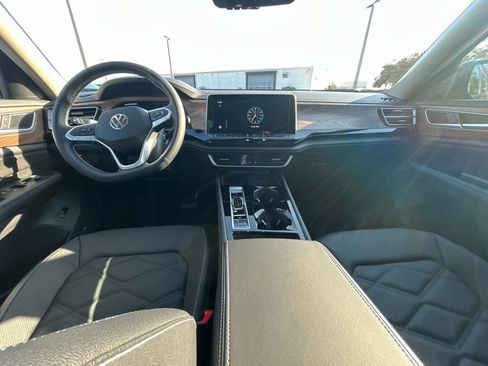 New 2026 Volkswagen Atlas SE FWD image 10
