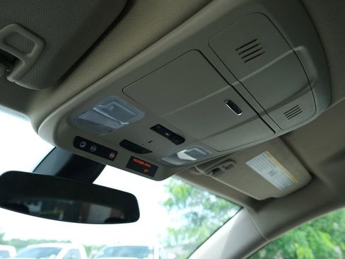 Used 2017 Buick Envision Essence FWD image 17