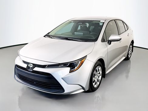 Used 2025 Toyota Corolla LE FWD image 4