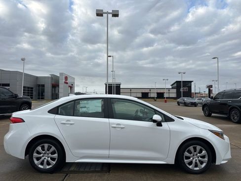 New 2025 Toyota Corolla LE image 3