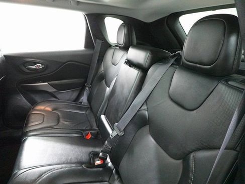 Used 2022 Jeep Cherokee Limited image 25