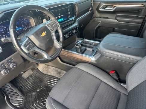 Used 2025 Chevrolet Silverado 1500 LT AWD/4WD image 8