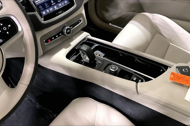 Certified 2025 Volvo XC90 T8 Plus w/ Protection Package Premier AWD/4WD image 18