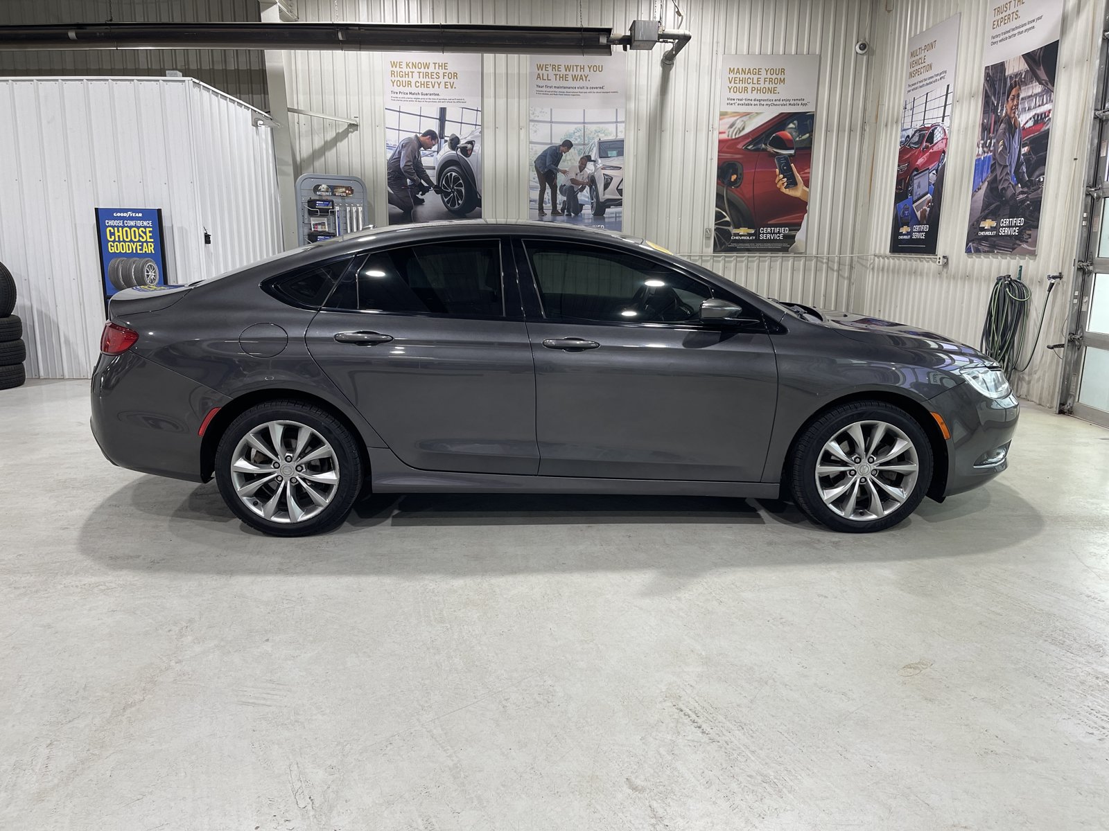 Used 2016 Chrysler 200 S w/ Comfort Group FWD image 9