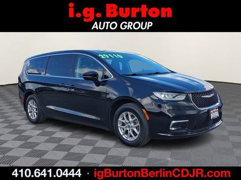 Used 2024 Chrysler Pacifica Touring-L FWD image 1