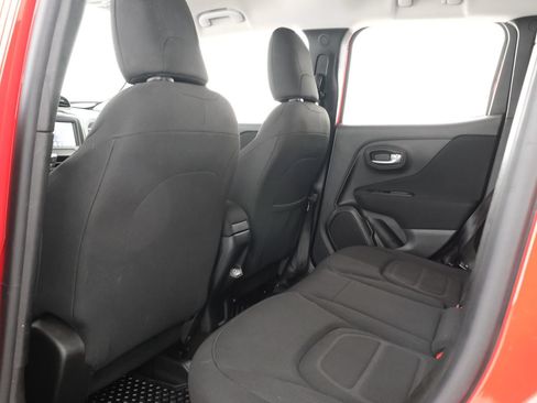 Used 2019 Jeep Renegade Latitude w/ Cold Weather Group FWD image 33
