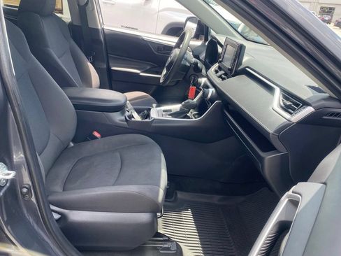 Used 2019 Toyota RAV4 LE w/ All Weather Liner Package AWD/4WD image 18