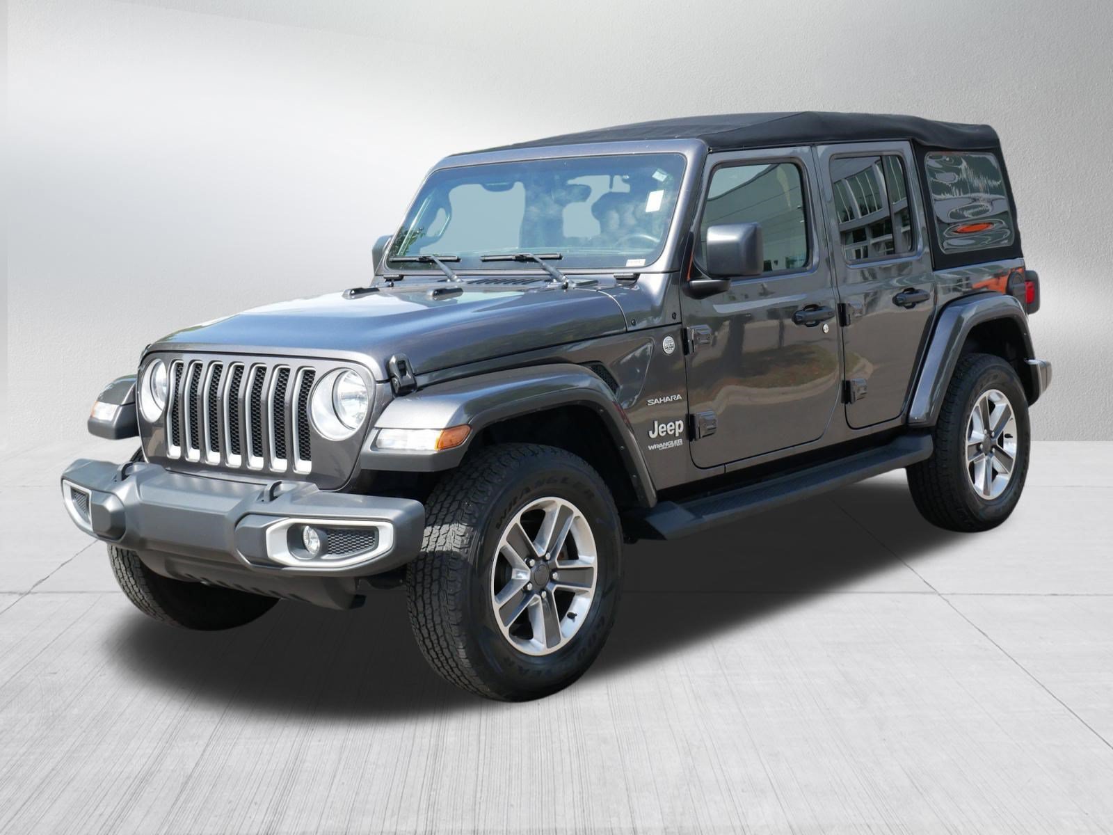 Used 2022 Jeep Wrangler Unlimited Sahara w/ Cold Weather Group AWD/4WD image 3