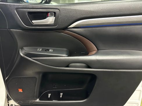 Used 2019 Toyota Highlander Limited image 28