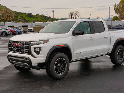 New 2026 GMC Canyon AT4 AWD/4WD image 3