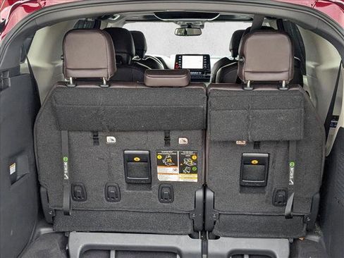 Used 2023 Toyota Sienna Platinum image 6