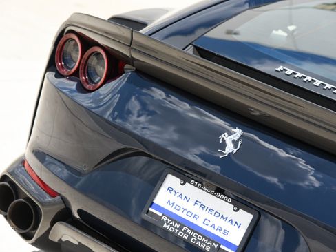 Used 2020 Ferrari 812 Superfast RWD image 17