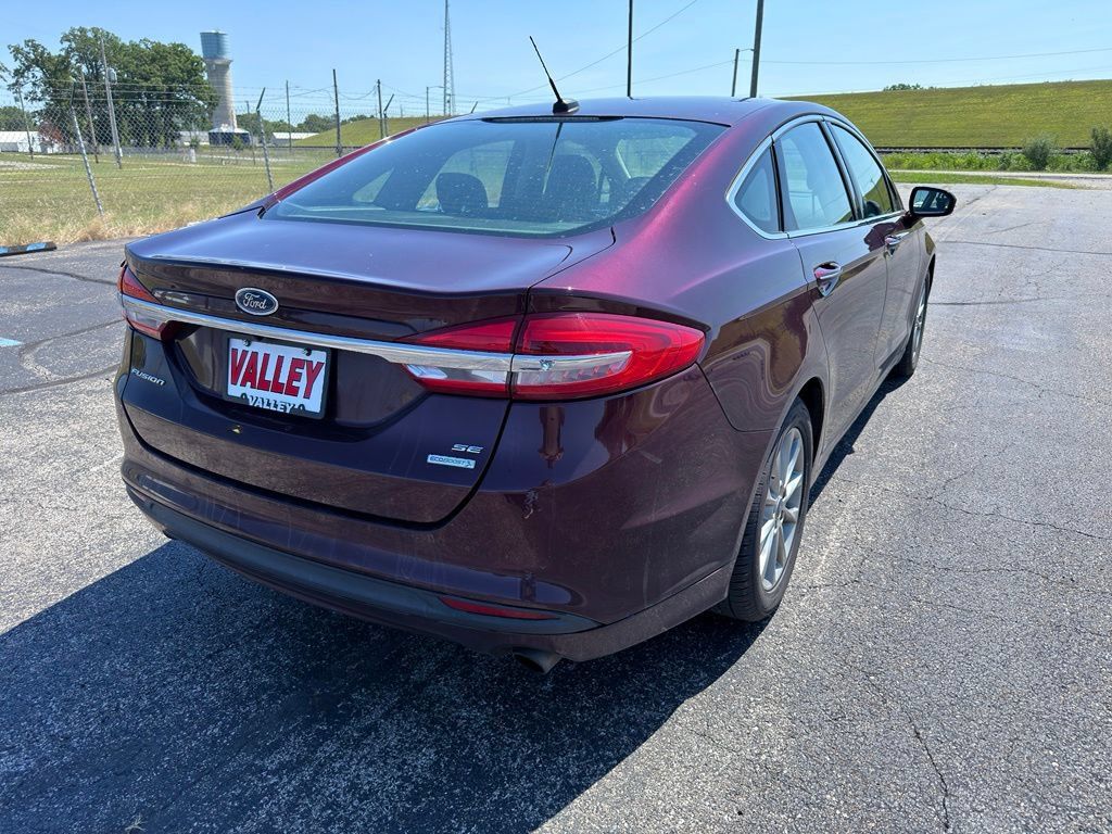 Used 2017 Ford Fusion SE w/ Fusion SE Technology Package FWD image 14