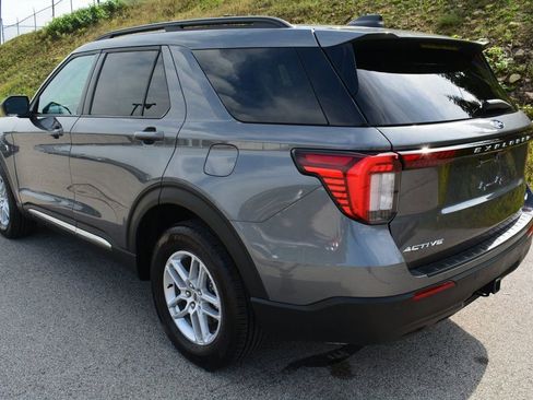 Used 2025 Ford Explorer Active image 7