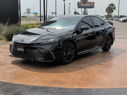 Used 2025 Toyota Camry SE w/ Convenience Package FWD image 5