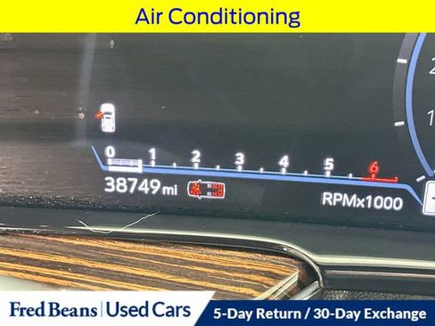 Used 2022 Cadillac Escalade ESV Premium Luxury AWD/4WD image 15