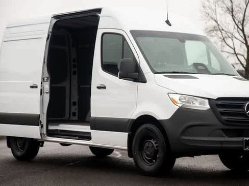Used 2025 Mercedes-Benz Sprinter 2500 image 8