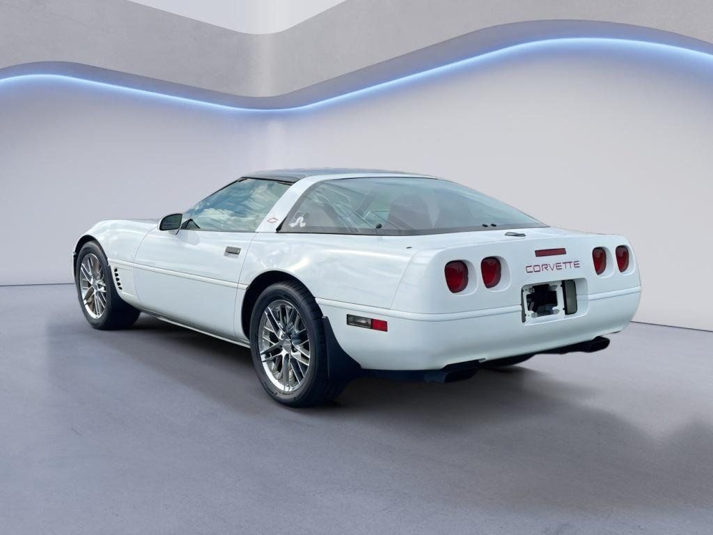 Used 1996 Chevrolet Corvette Coupe RWD image 4