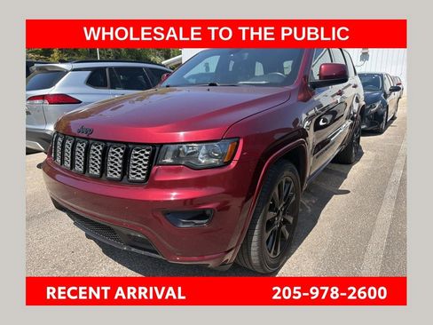 Used 2018 Jeep Grand Cherokee Altitude RWD image 1