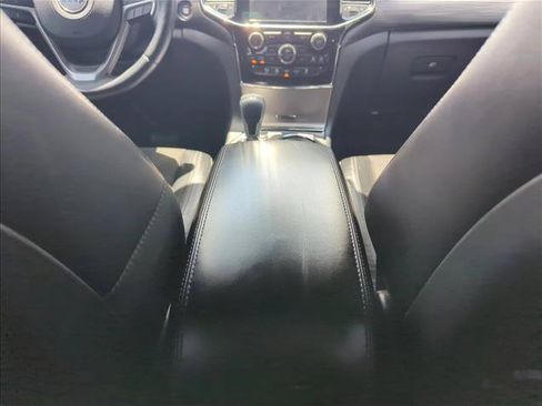 Used 2019 Jeep Grand Cherokee Altitude RWD image 15