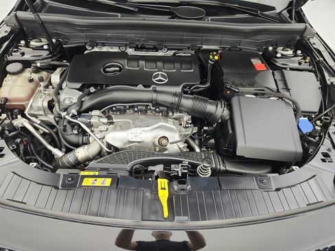 Used 2023 Mercedes-Benz GLB 250 image 17