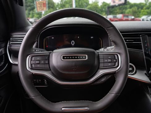Used 2022 Jeep Wagoneer Series I AWD/4WD image 30
