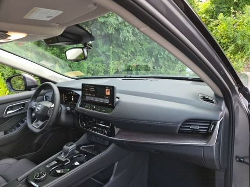 New 2026 Nissan Rogue Platinum AWD/4WD image 11