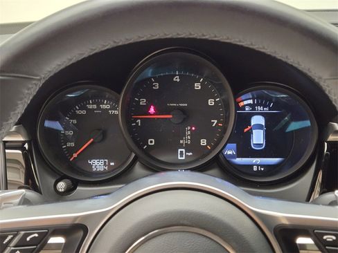 Used 2020 Porsche Macan image 36