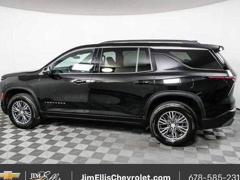 Used 2025 Chevrolet Traverse LT image 28
