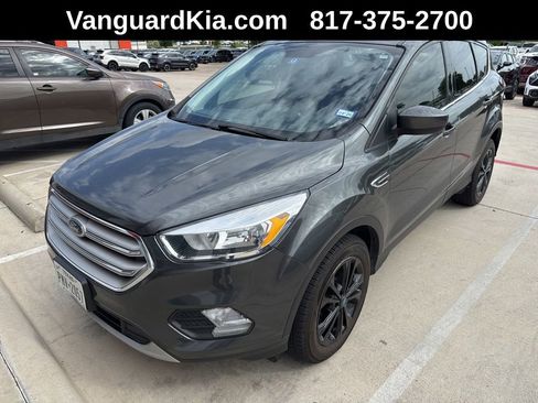 Used 2019 Ford Escape SE image 1