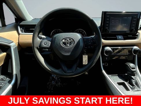 Used 2020 Toyota RAV4 LE FWD image 8