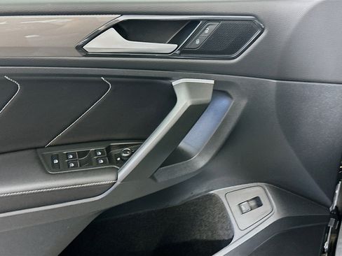 Used 2024 Volkswagen Tiguan SE image 15