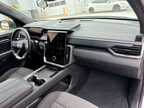 Used 2025 GMC Acadia Elevation image 28