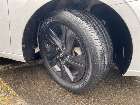 Used 2021 Hyundai Elantra Blue image 27