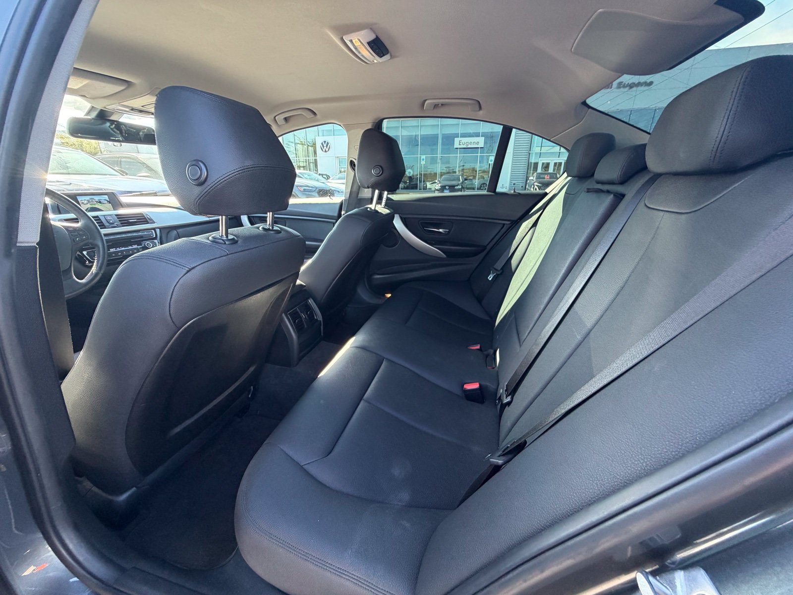 Used 2018 BMW 320i Sedan RWD image 9