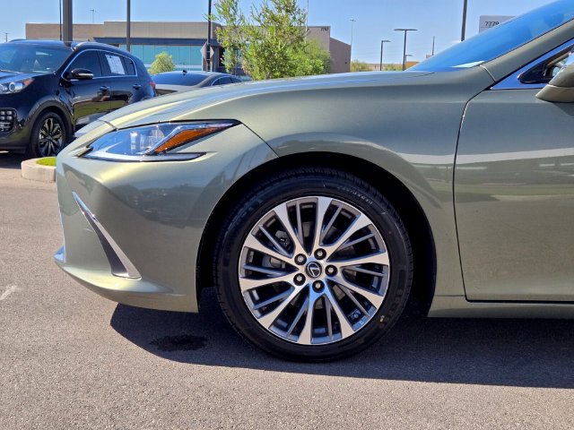 Used 2023 Lexus ES 350 w/ Premium Package FWD image 9