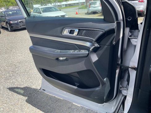 Used 2019 Ford Explorer XLT AWD/4WD image 23