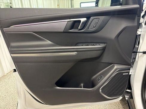 Used 2025 Buick Enclave Sport Touring image 11