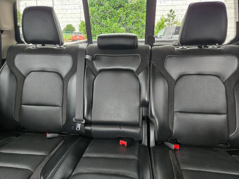 Used 2022 RAM 1500 Laramie AWD/4WD image 13