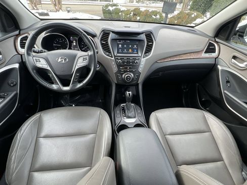 Used 2017 Hyundai Santa Fe Limited image 2